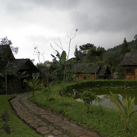 Villa Kampung Karuhun Sutan Raja Bandung Dış mekan fotoğraf