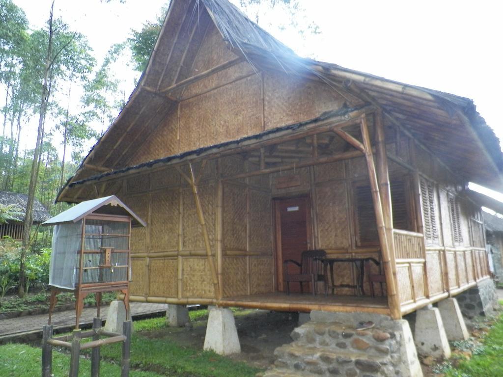Villa Kampung Karuhun Sutan Raja Bandung Oda fotoğraf