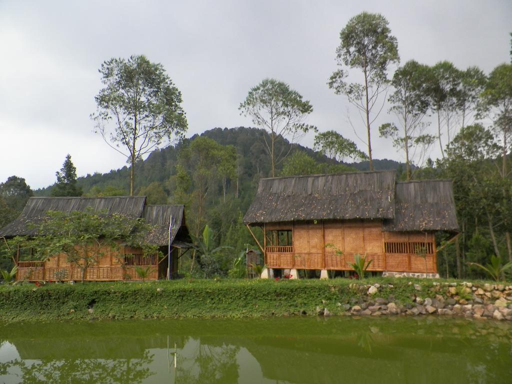 Villa Kampung Karuhun Sutan Raja Bandung Dış mekan fotoğraf