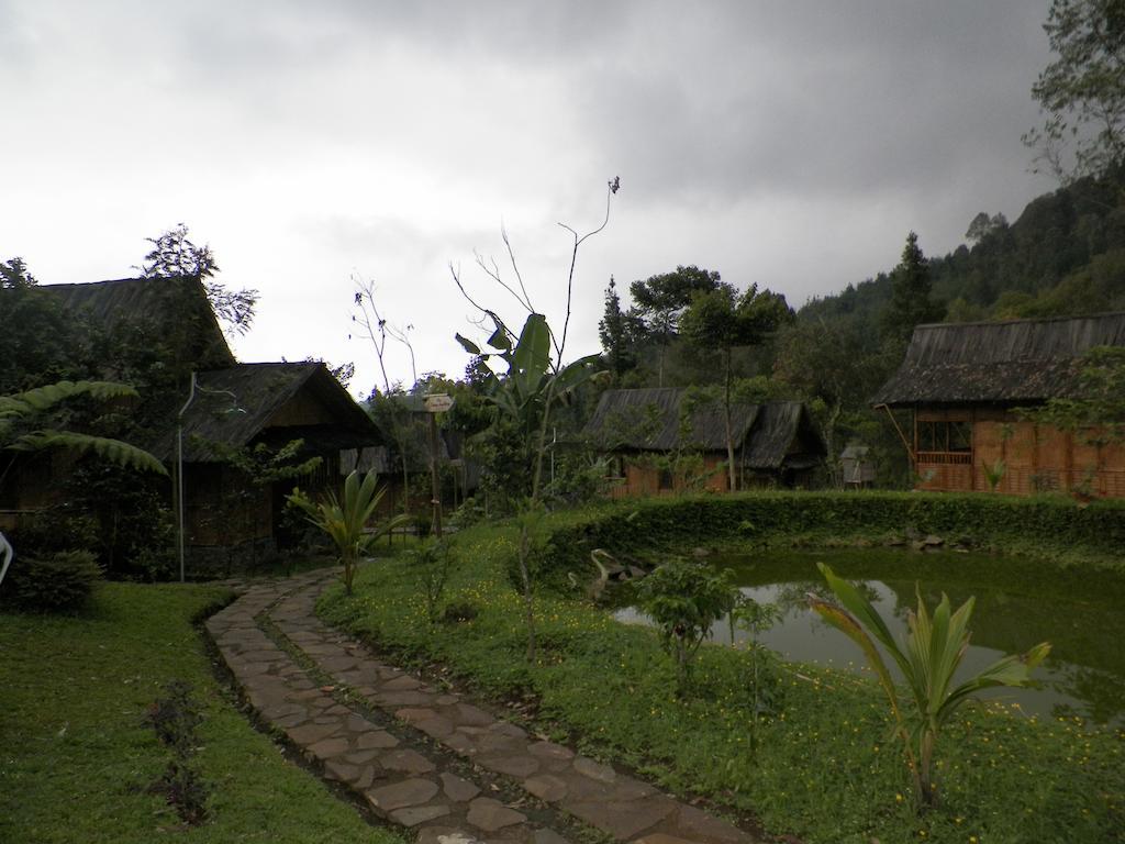 Villa Kampung Karuhun Sutan Raja Bandung Dış mekan fotoğraf