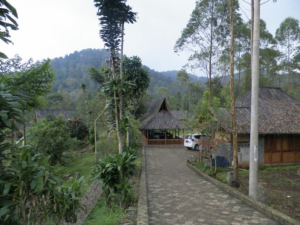 Villa Kampung Karuhun Sutan Raja Bandung Dış mekan fotoğraf