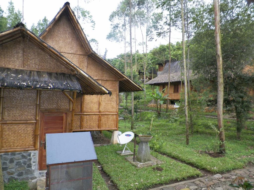 Villa Kampung Karuhun Sutan Raja Bandung Dış mekan fotoğraf