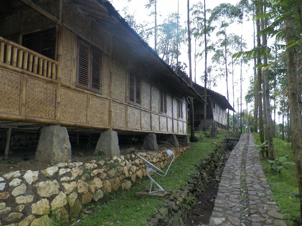 Villa Kampung Karuhun Sutan Raja Bandung Dış mekan fotoğraf